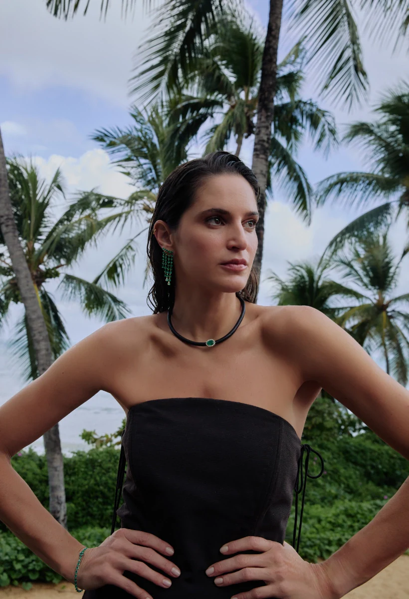 Brincos cascata e choker de esmeraldas Doui
