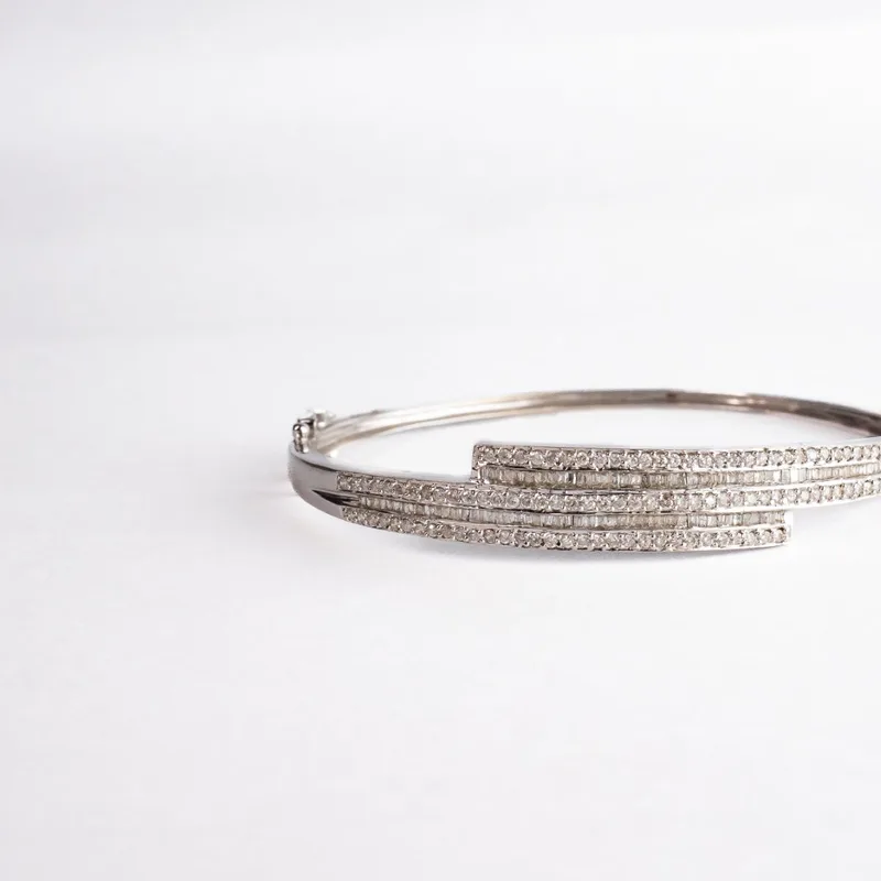 Pulseira Dura Ouro Branco Brilhantes e Baguetes