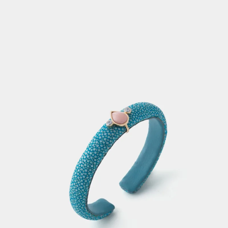 Pulseira Couro Galuchat Turquesa, Pedra Coral e Brilhantes